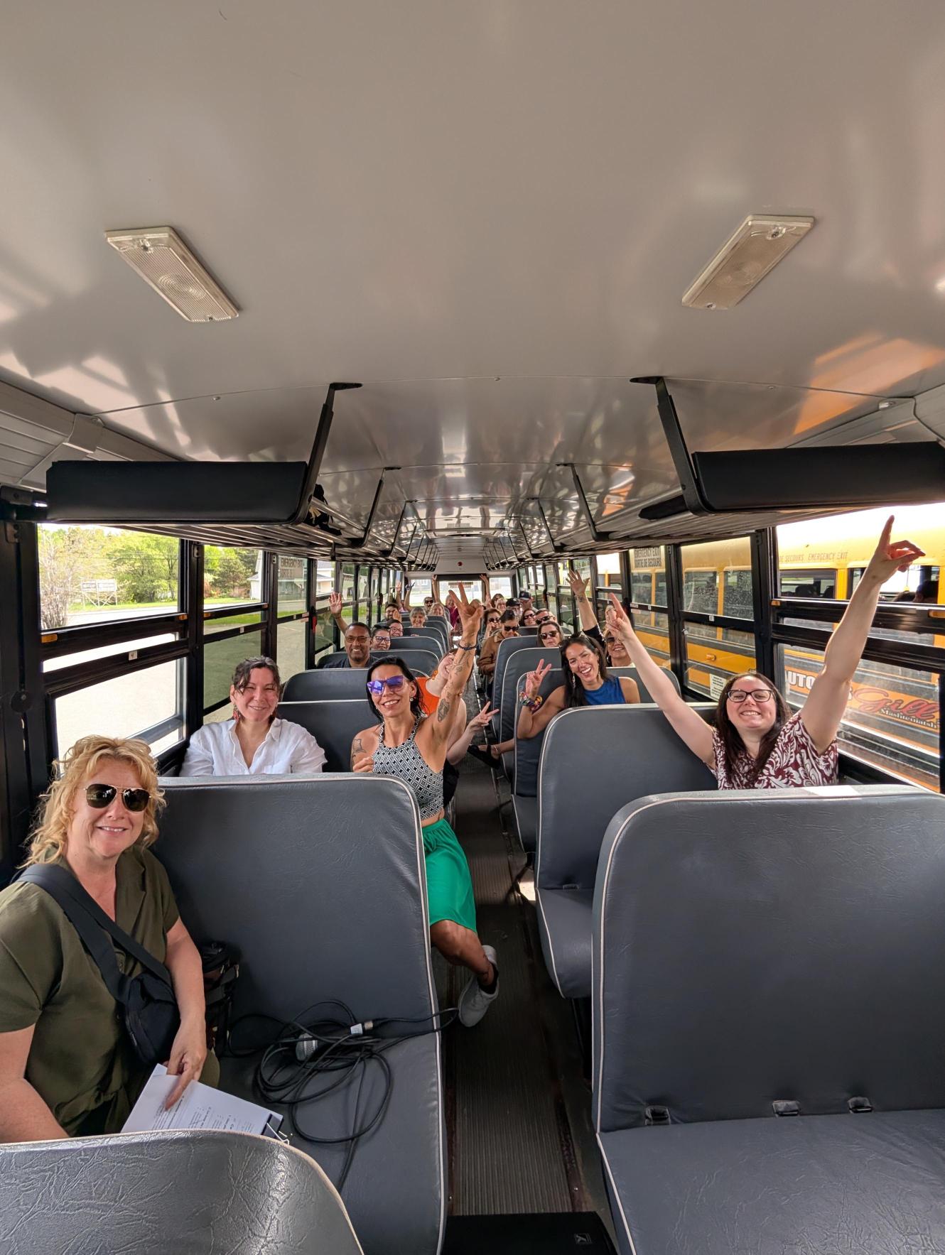 Groupe dans l’autobus